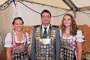 Gaukönige 2017: v.l.n.r.: Alexandra Weis, Wolfgang Kehrberger, Tamara Hüttner Gaukönige 2017: v.l.n.r.: Alexandra Weis, Wolfgang Kehrberger, Tamara Hüttner